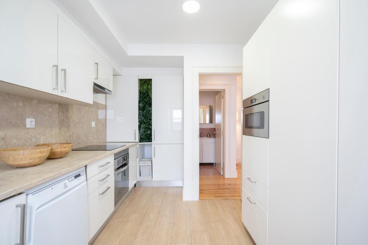 Warm And Cozy Parquet Flooring Apartment In Алмада Экстерьер фото