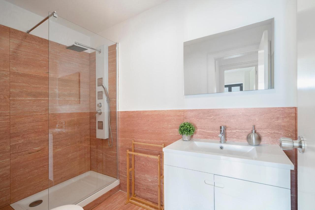 Warm And Cozy Parquet Flooring Apartment In Алмада Экстерьер фото