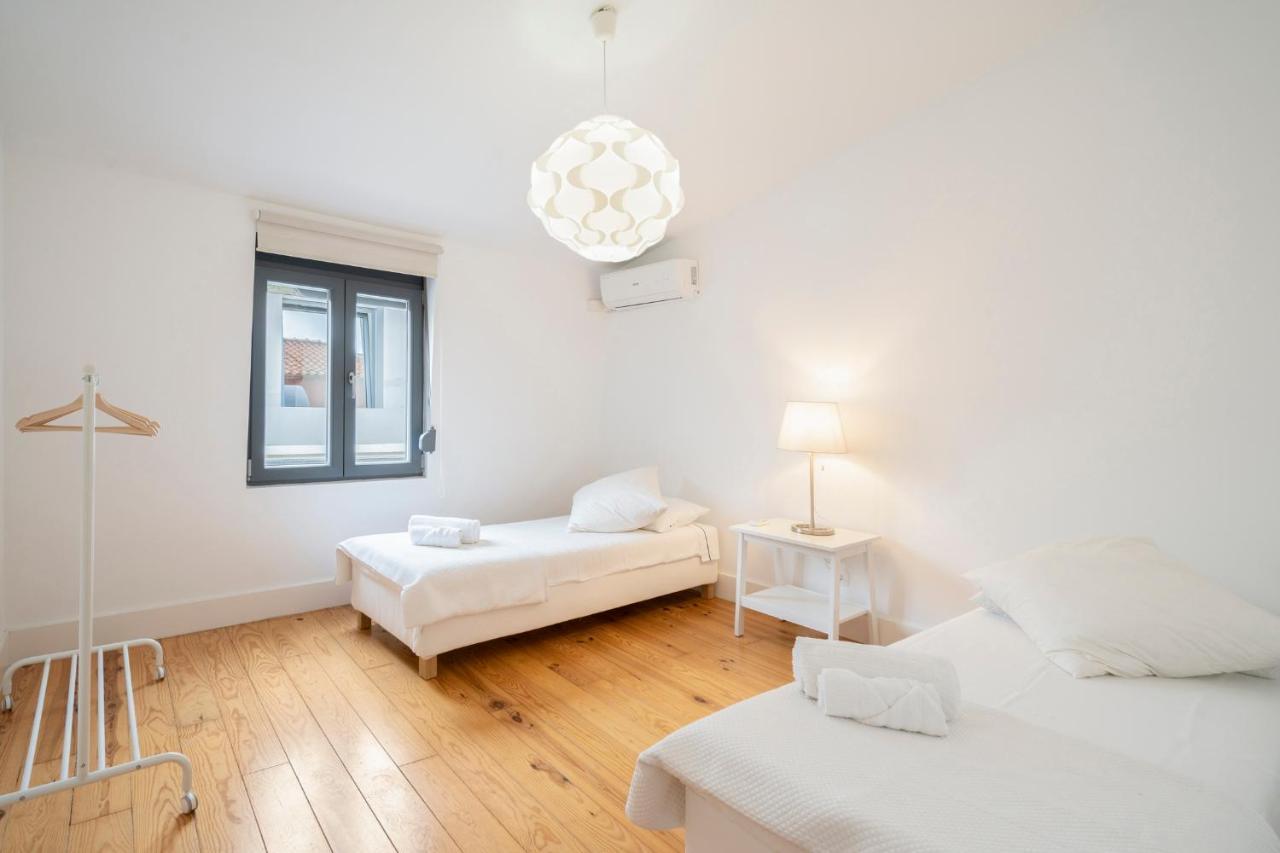 Warm And Cozy Parquet Flooring Apartment In Алмада Экстерьер фото