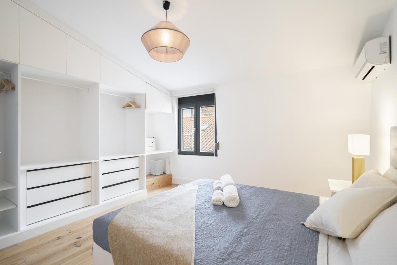 Warm And Cozy Parquet Flooring Apartment In Алмада Экстерьер фото