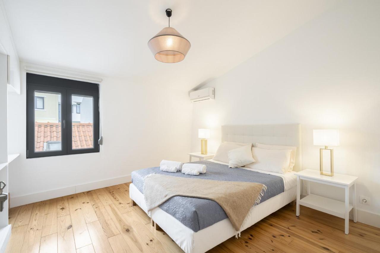 Warm And Cozy Parquet Flooring Apartment In Алмада Экстерьер фото