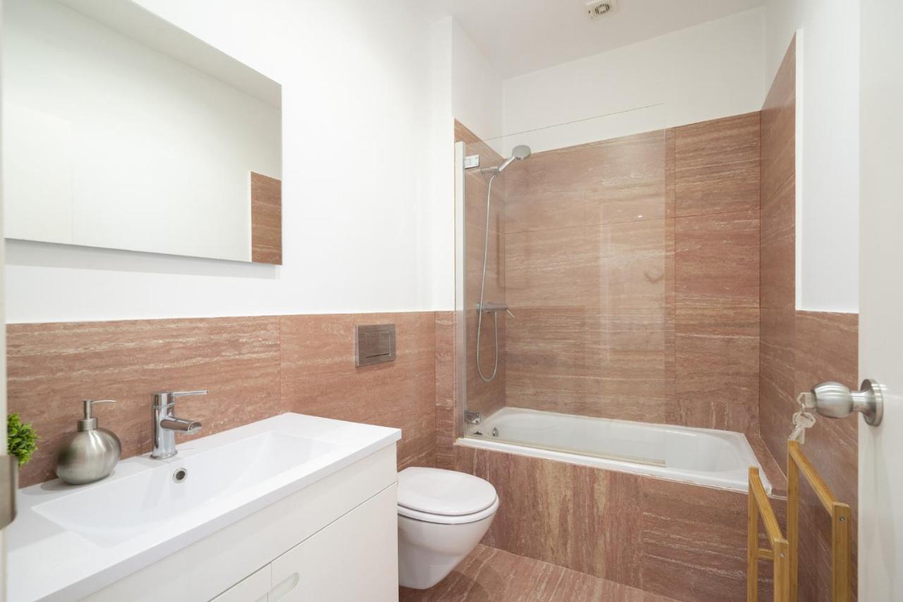 Warm And Cozy Parquet Flooring Apartment In Алмада Экстерьер фото