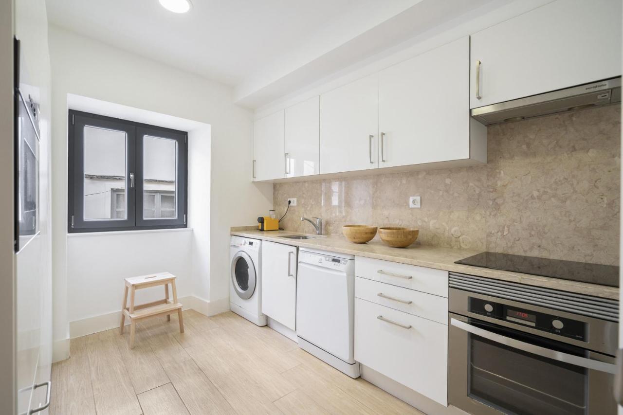 Warm And Cozy Parquet Flooring Apartment In Алмада Экстерьер фото